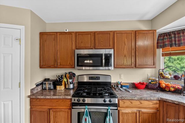 58767 Hunters Court, South Lyon, MI 48178