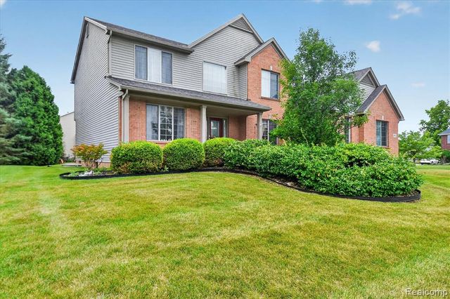 58767 Hunters Court, South Lyon, MI 48178