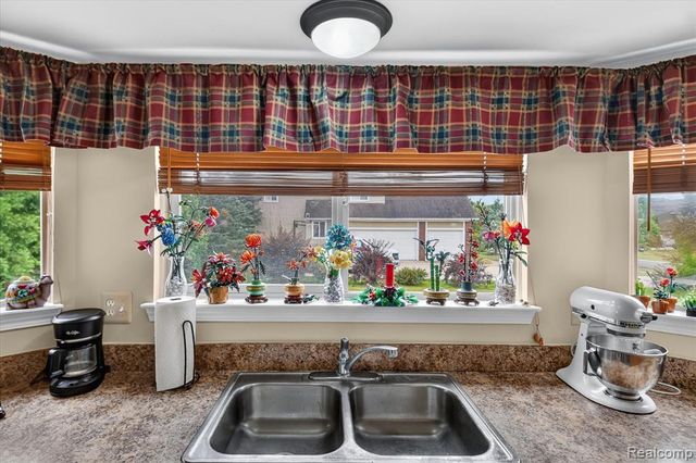 58767 Hunters Court, South Lyon, MI 48178