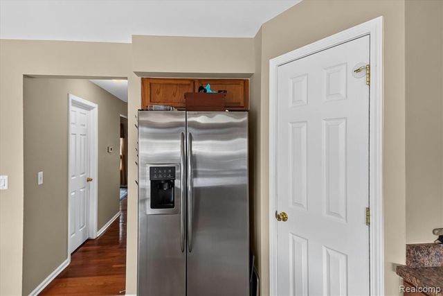 58767 Hunters Court, South Lyon, MI 48178