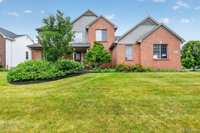 58767 Hunters Court, South Lyon, MI 48178