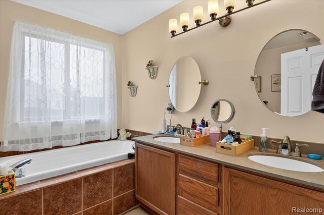 58767 Hunters Court, South Lyon, MI 48178