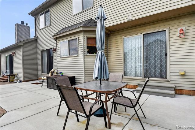 58767 Hunters Court, South Lyon, MI 48178