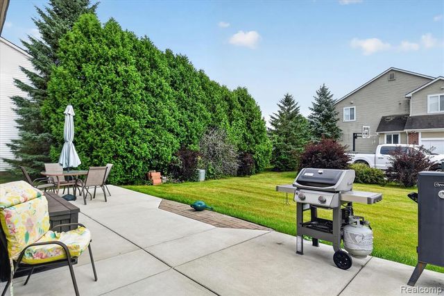 58767 Hunters Court, South Lyon, MI 48178