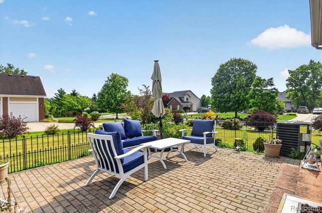 58767 Hunters Court, South Lyon, MI 48178