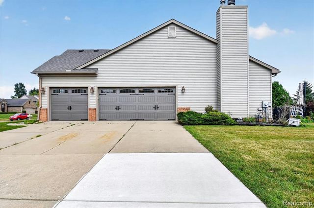 58767 Hunters Court, South Lyon, MI 48178