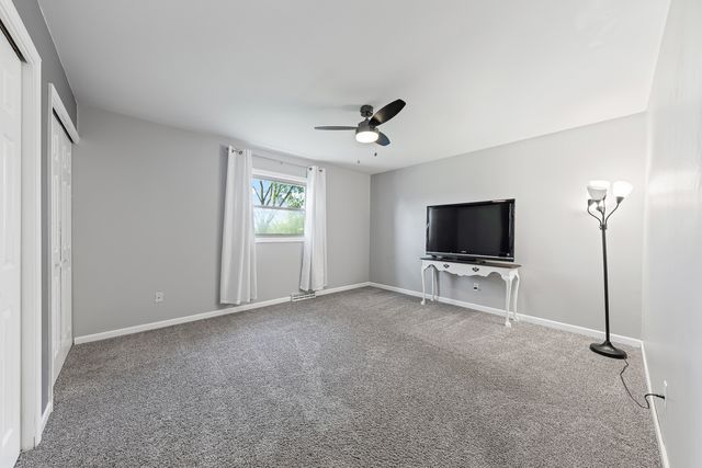 220 Pfaff Drive, Frankfort, IL 60423