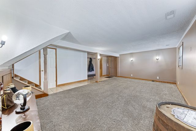 220 Pfaff Drive, Frankfort, IL 60423