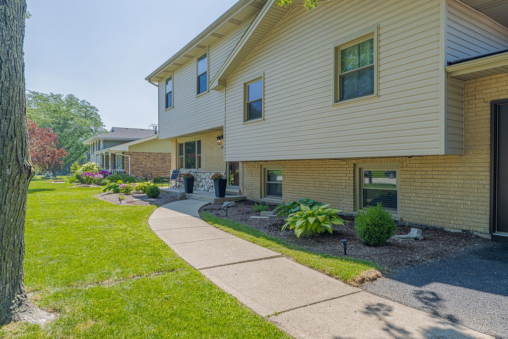 220 Pfaff Drive, Frankfort, IL 60423 — photo 2
