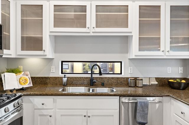 803 Zephyr Dr, Oakland, CA 94607