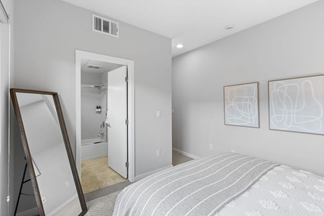 803 Zephyr Dr, Oakland, CA 94607