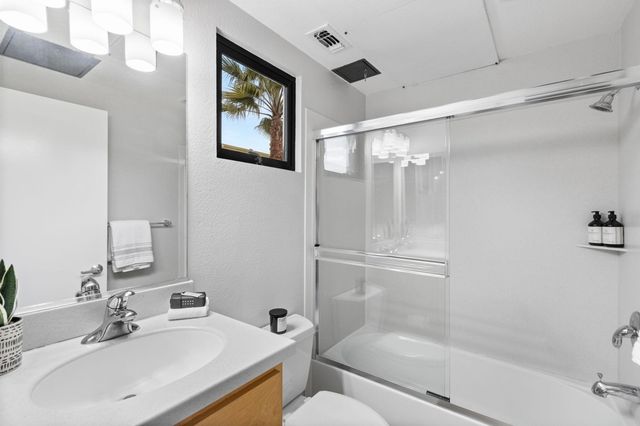 803 Zephyr Dr, Oakland, CA 94607