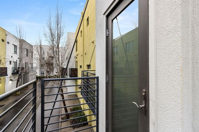 803 Zephyr Dr, Oakland, CA 94607