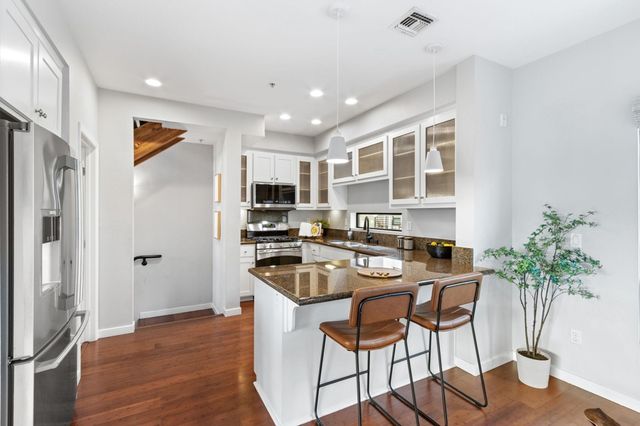 803 Zephyr Dr, Oakland, CA 94607