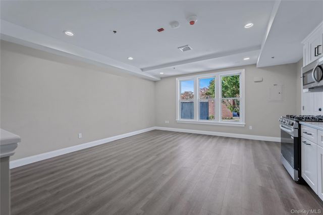 110 School Street 2, Glen Cove, NY 11542