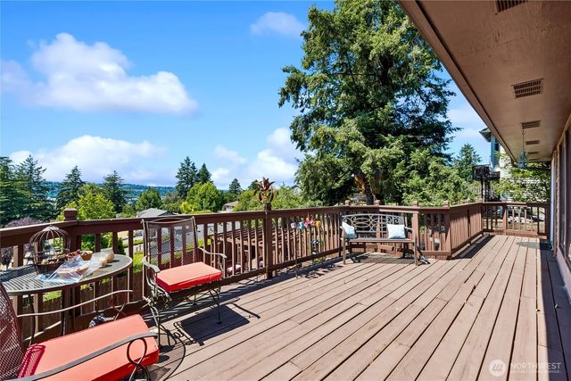 2610 NE 5th Court, Renton, WA 98056