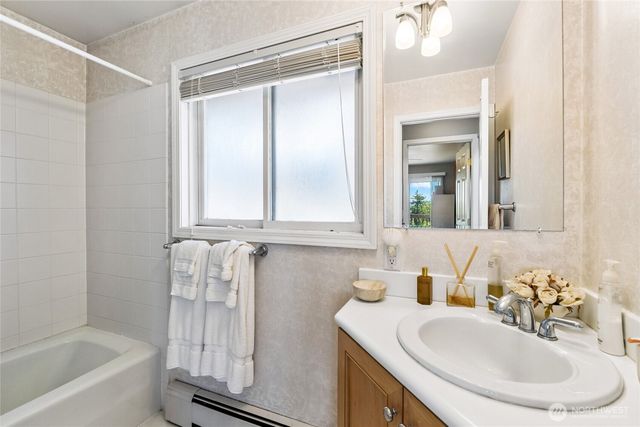 2610 NE 5th Court, Renton, WA 98056
