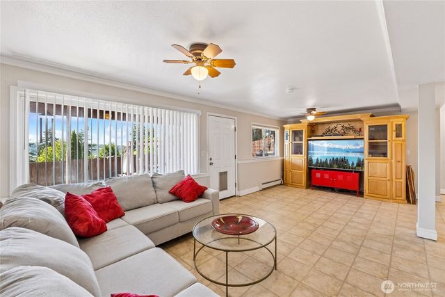 2610 NE 5th Court, Renton, WA 98056