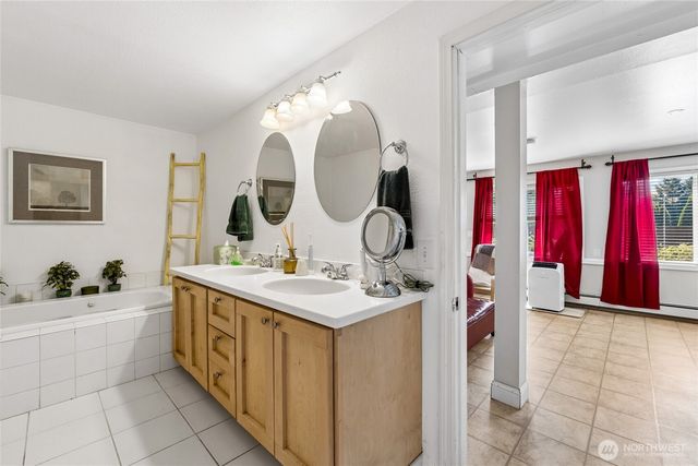 2610 NE 5th Court, Renton, WA 98056