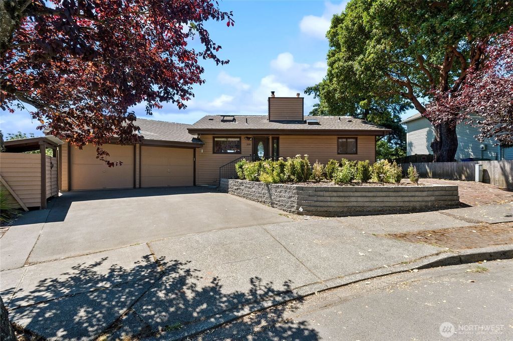 2610 NE 5th Court, Renton, WA 98056