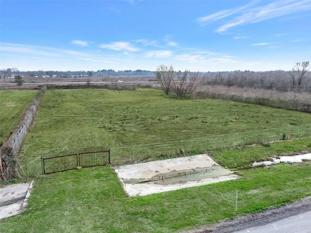 5885 Highway 90, Dayton, TX 77535