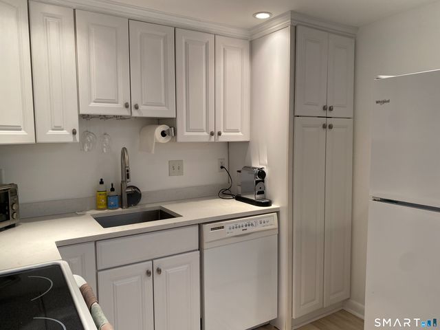 143 Hoyt Street APT 4K, Stamford, CT 06905