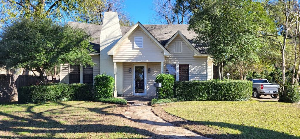 606 Davis Street N, Sulphur Springs, TX 75482