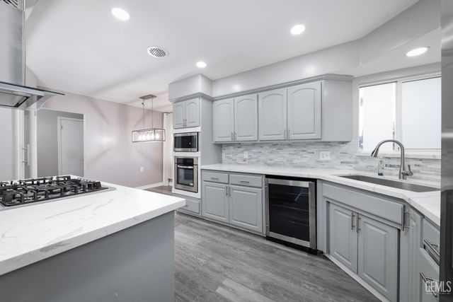 3531 Country Club Drive, Bakersfield, CA 93306