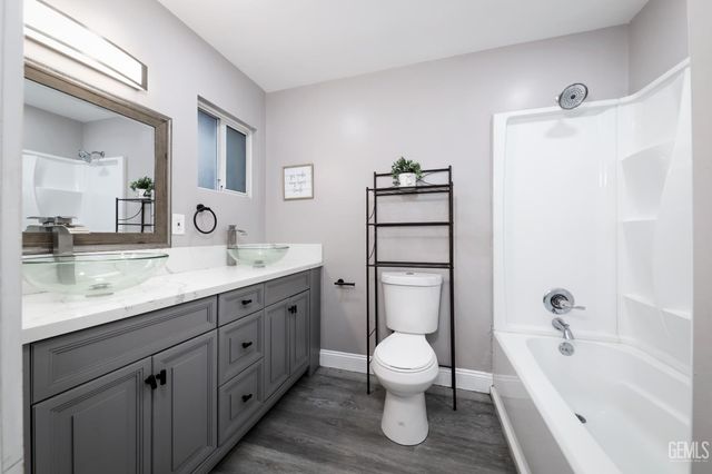 3531 Country Club Drive, Bakersfield, CA 93306