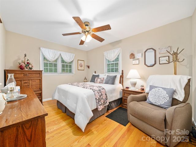 96 W Mountain Road, Spruce Pine, NC 28777