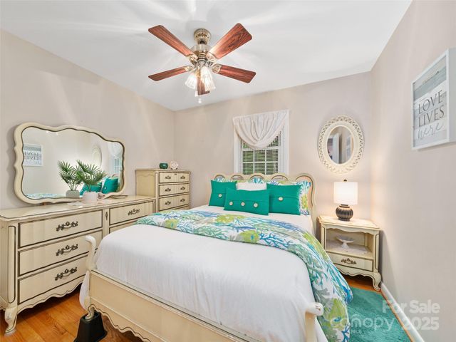 96 W Mountain Road, Spruce Pine, NC 28777