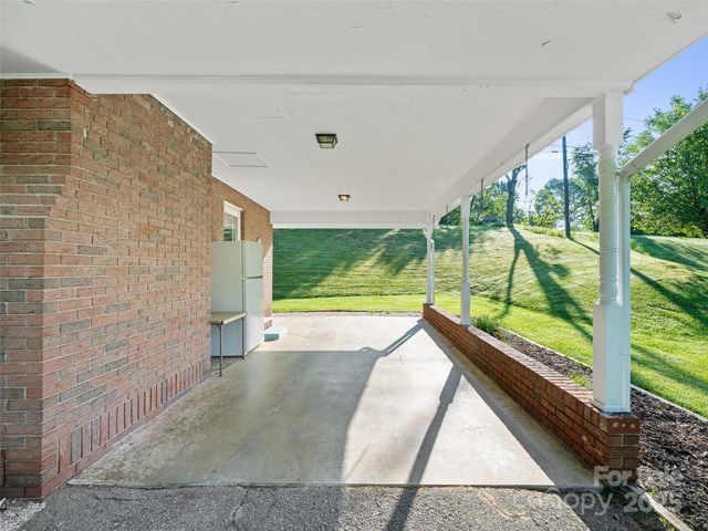 96 W Mountain Road, Spruce Pine, NC 28777