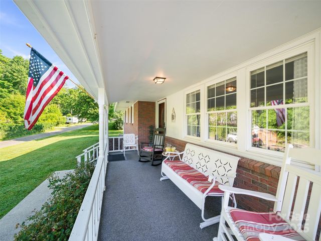 96 W Mountain Road, Spruce Pine, NC 28777