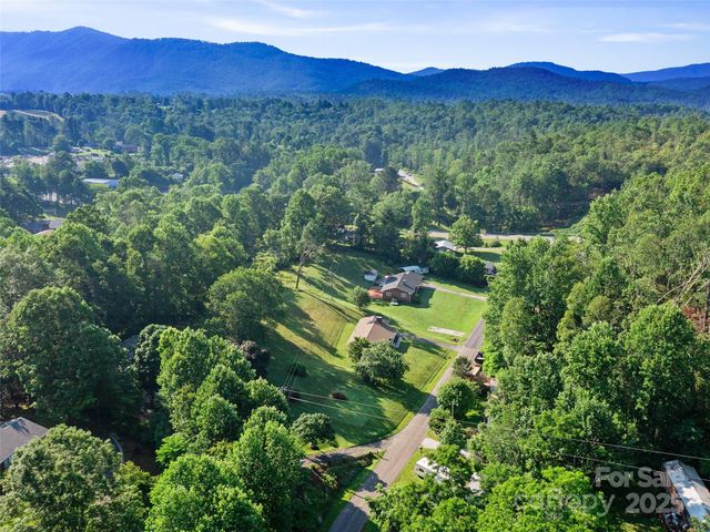 96 W Mountain Road, Spruce Pine, NC 28777