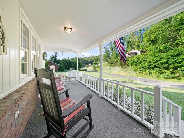96 W Mountain Road, Spruce Pine, NC 28777