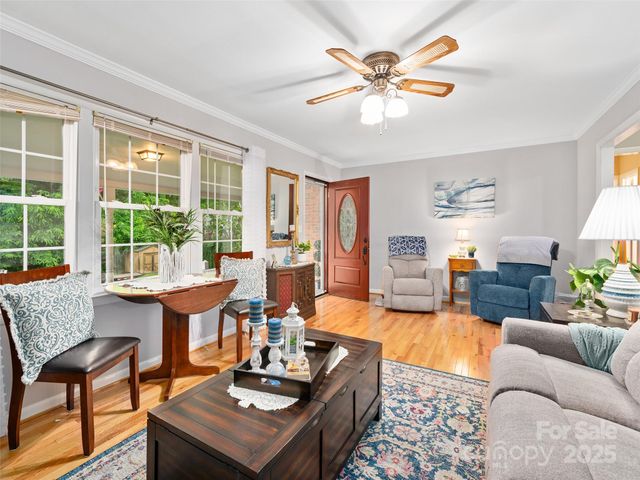 96 W Mountain Road, Spruce Pine, NC 28777