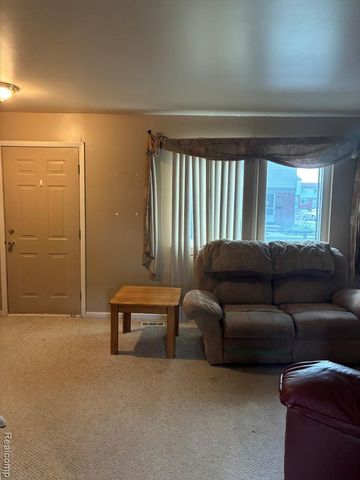 20887 Washington, Roseville, MI 48066