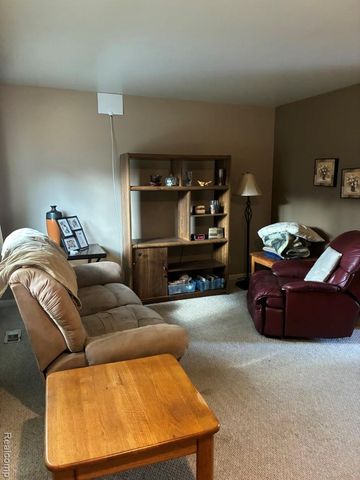 20887 Washington, Roseville, MI 48066