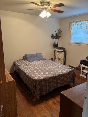 20887 Washington, Roseville, MI 48066