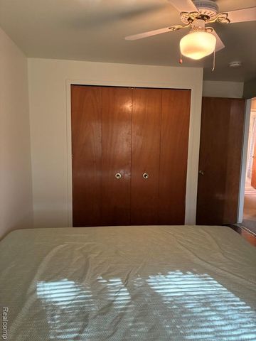 20887 Washington, Roseville, MI 48066