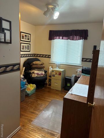 20887 Washington, Roseville, MI 48066