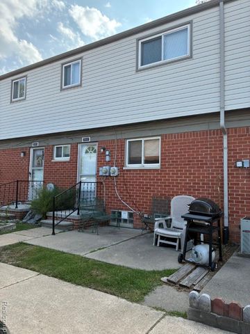 20887 Washington, Roseville, MI 48066