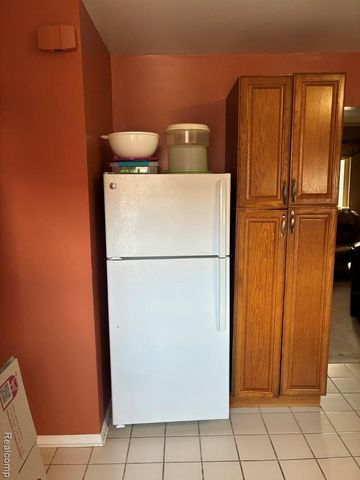 20887 Washington, Roseville, MI 48066
