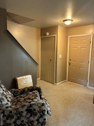 20887 Washington, Roseville, MI 48066