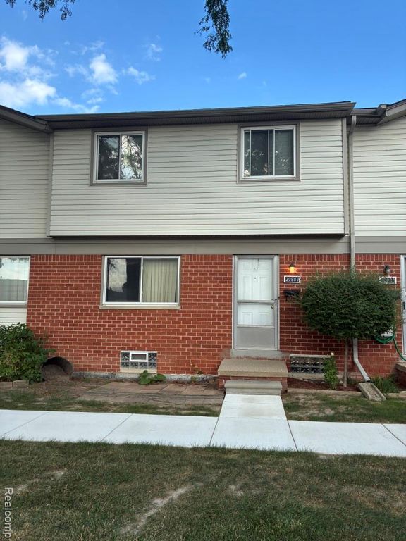 20887 Washington, Roseville, MI 48066