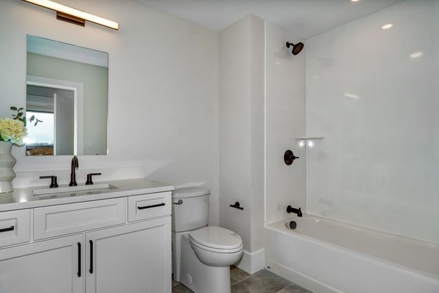 62 Foundry St 412, Wakefield, MA 01880