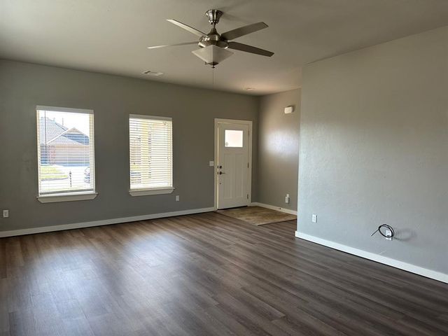 809 Lakeview Drive, Moore, OK 73160