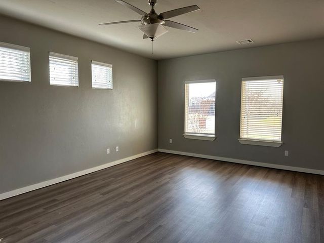 809 Lakeview Drive, Moore, OK 73160