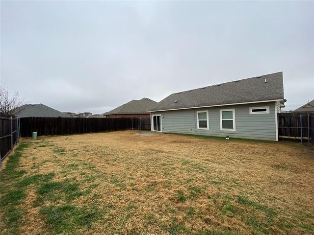 809 Lakeview Drive, Moore, OK 73160