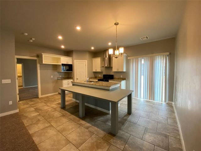 809 Lakeview Drive, Moore, OK 73160